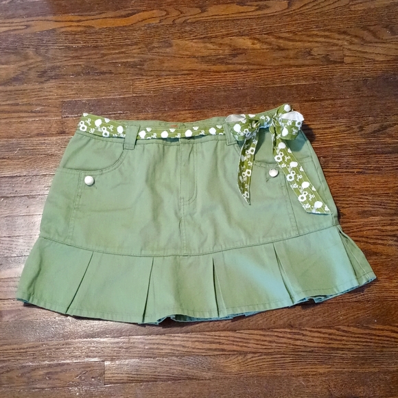 Mossimo Supply Co. Dresses & Skirts - Mossimo MossIssue Sage Green Pleated, Pocketed Skirt Side Bow EUC